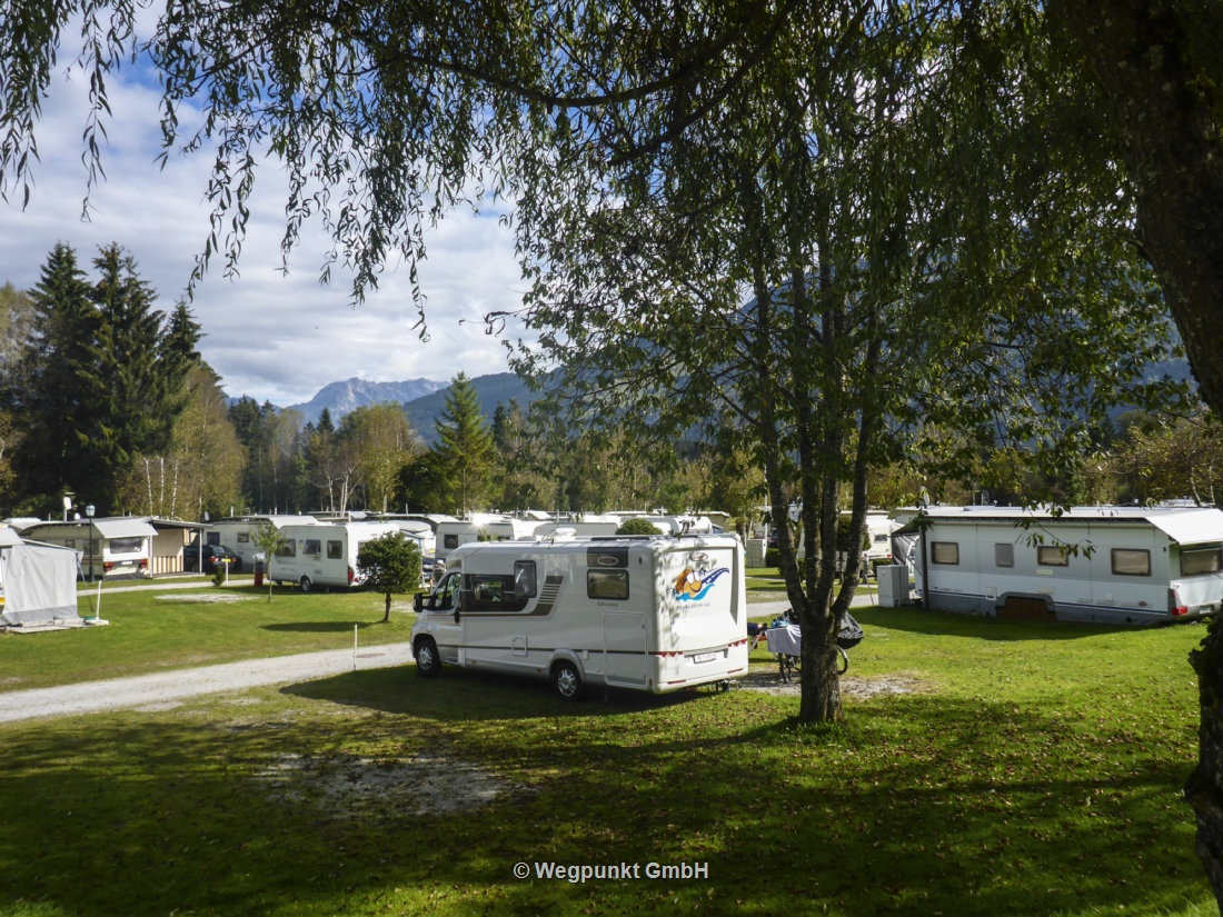 Doublefun vor bergiger Kulisse